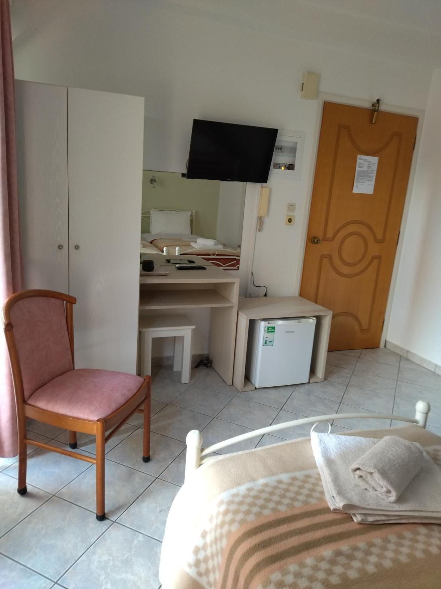 Hotel Chrisi Akti à Nafpaktos Chambre photo