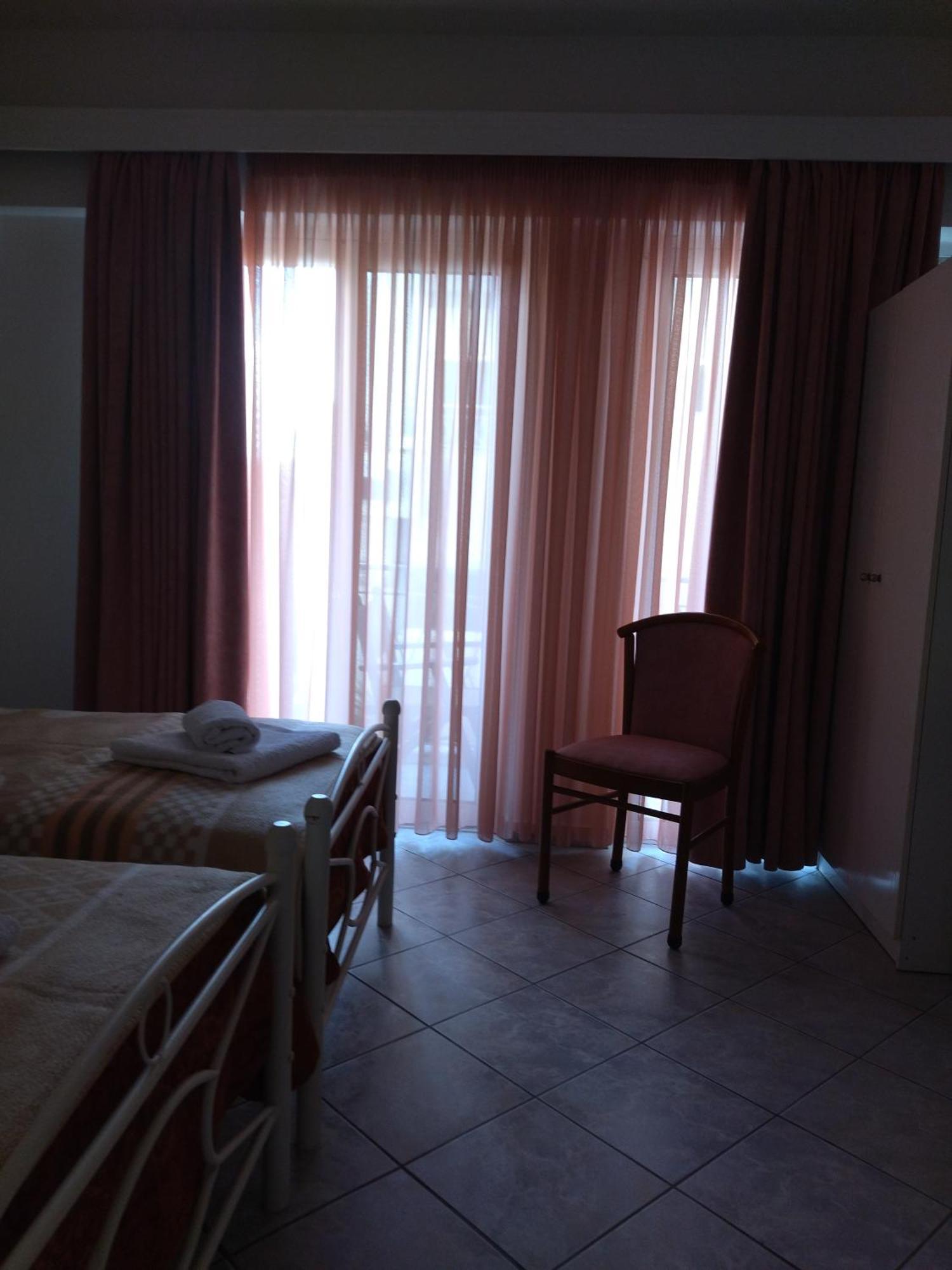 Hotel Chrisi Akti à Nafpaktos Chambre photo
