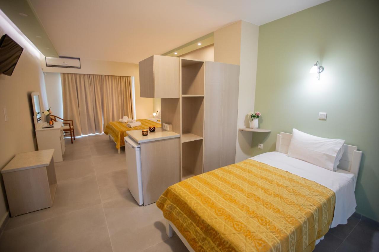 Hotel Chrisi Akti à Nafpaktos Extérieur photo