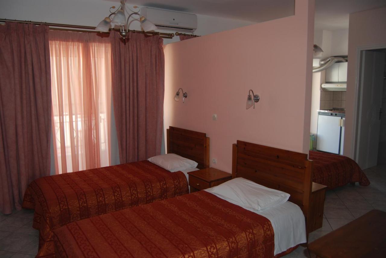 Hotel Chrisi Akti à Nafpaktos Extérieur photo